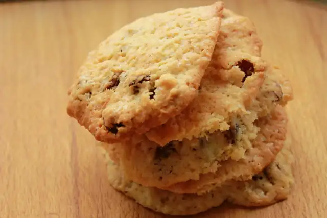 Crisp Oatmeal Raisin Cookies